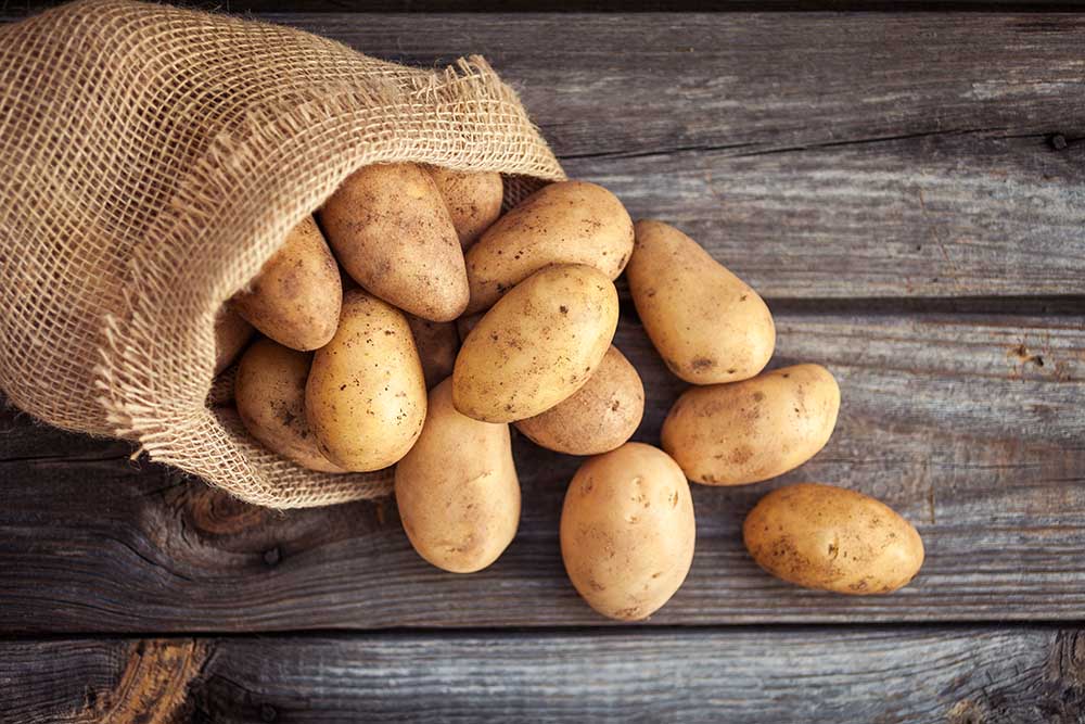 Le patate sono dei tuberi, molto utilizzati nella cucina italiana. Ma bisogna sapere che sono ricche di vitamina C, di potassio, di amidi e